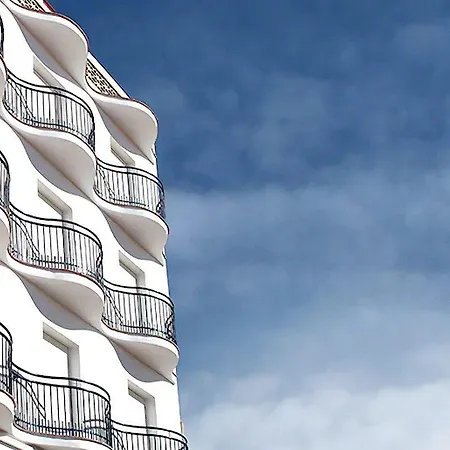 Iris Aparthotel