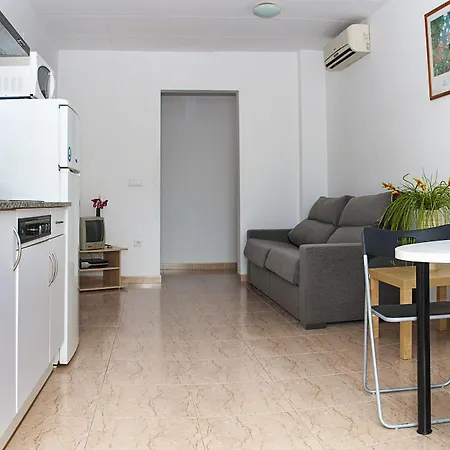 Iris Aparthotel