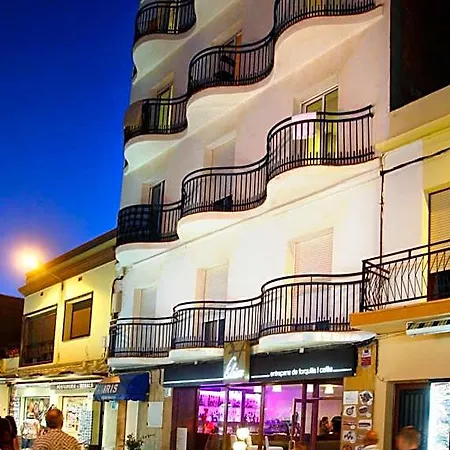 Iris Aparthotel 4*