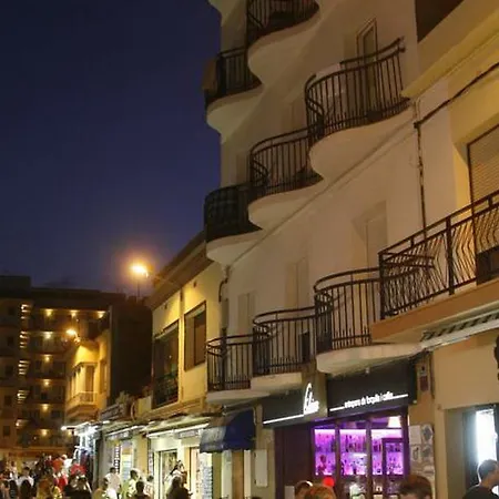 Iris Apartahotel
